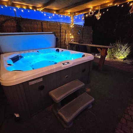De Corner van Zeeland met jacuzzi Sint-Annaland Buitenkant foto