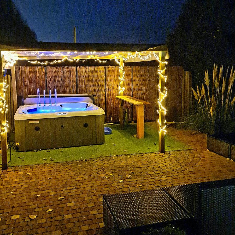 De Corner van Zeeland met jacuzzi Sint-Annaland Buitenkant foto