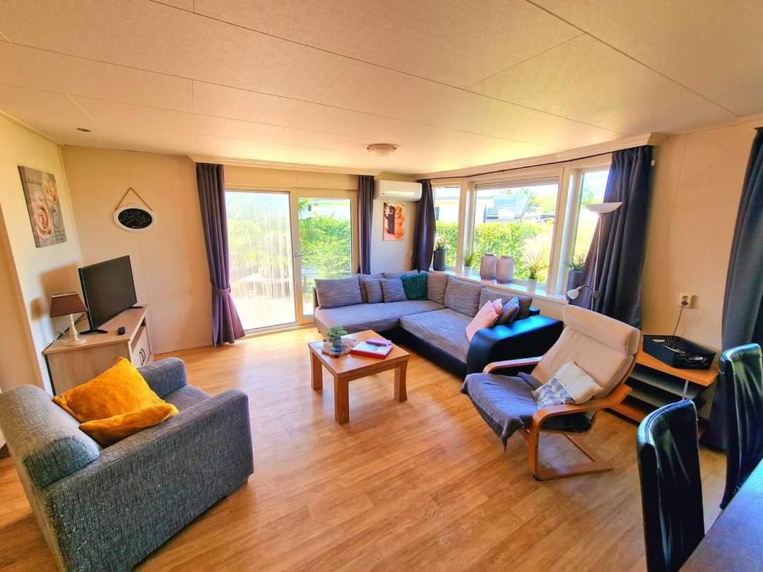 De Corner van Zeeland met jacuzzi Sint-Annaland Buitenkant foto