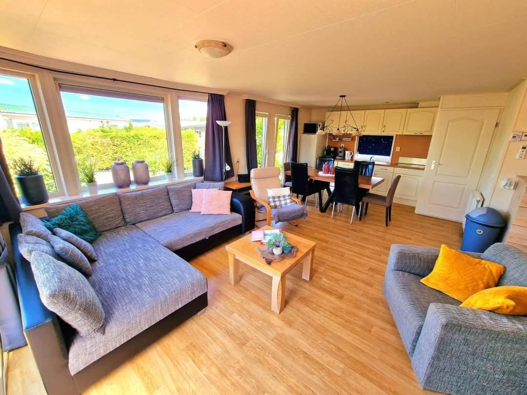 De Corner van Zeeland met jacuzzi Sint-Annaland Buitenkant foto