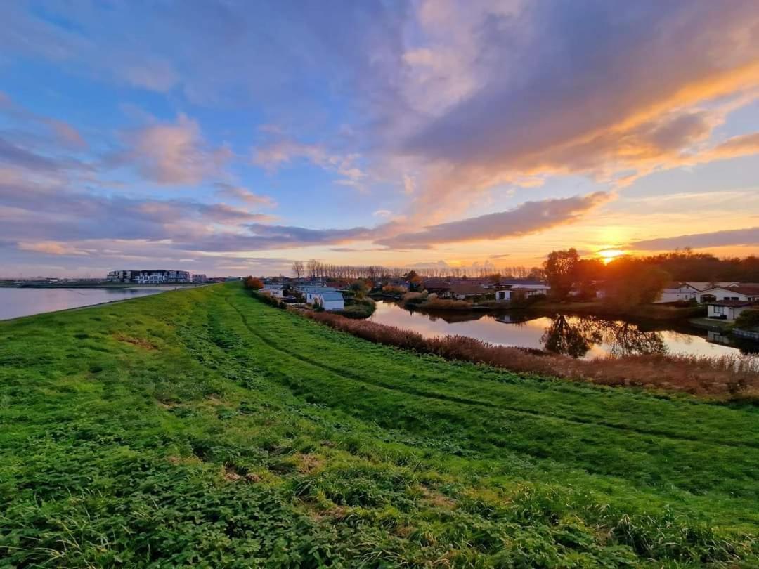 De Corner van Zeeland met jacuzzi Sint-Annaland Buitenkant foto