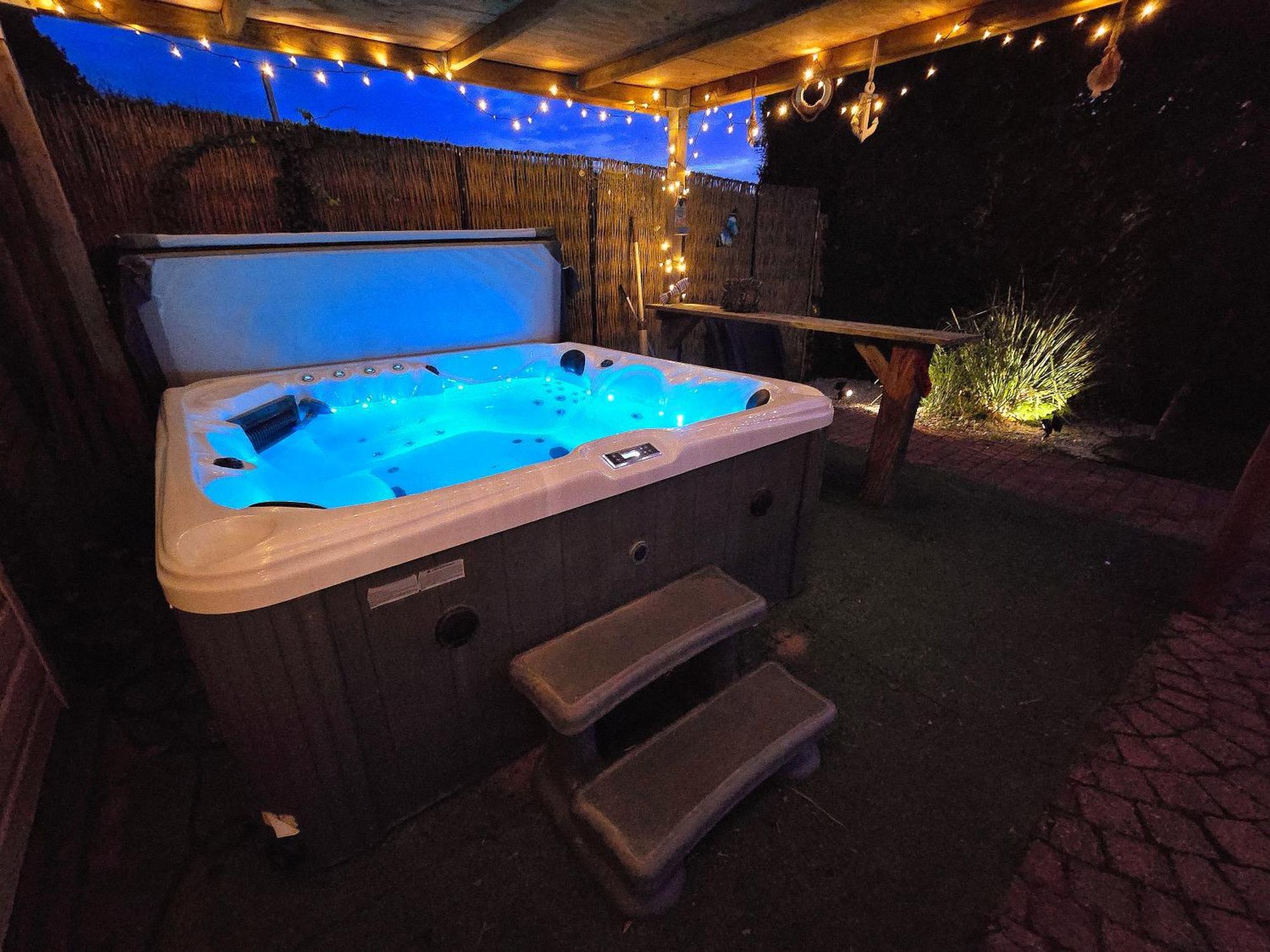 De Corner van Zeeland met jacuzzi Sint-Annaland Buitenkant foto